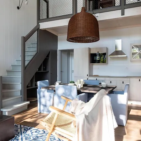 Spacious Forestside Mansion 펜션