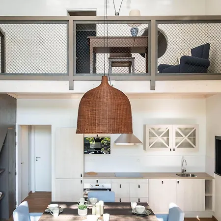 Spacious Forestside Mansion *