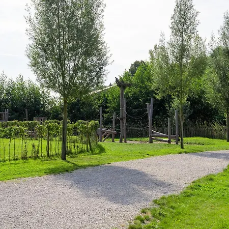 펜션 Spacious Forestside Mansion *