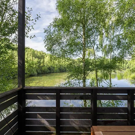 Spacious Forestside Mansion 펜션